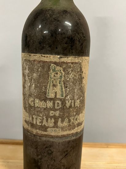 1 bottle Château LATOUR, 1° cru Pauillac...