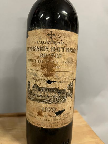 2 bottles Château LA MISSION-HAUT-BRION,...