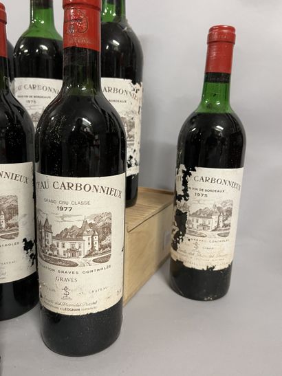 12 bottles Château CARBONNIEUX, Pessac-Léognan...