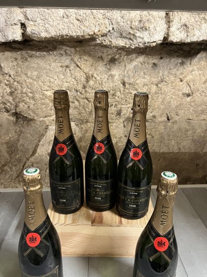 5 bottles CHAMPAGNE Moët & Chandon 1998 (elt,...