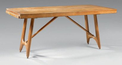 GUILERM & CHAMBRON
Table de salle à manger...