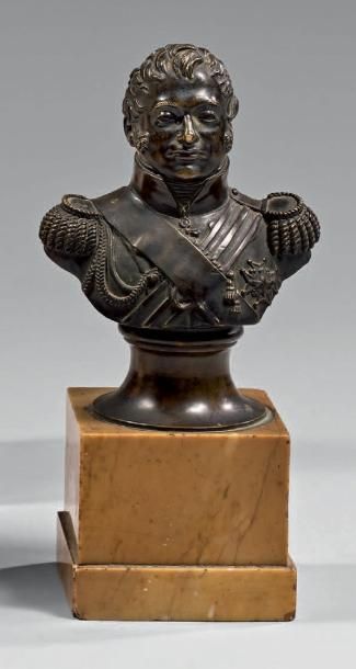 Buste du Duc de Berry, en bronze patiné;...
