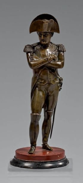 Napoléon, petite statuette en bronze patiné:...