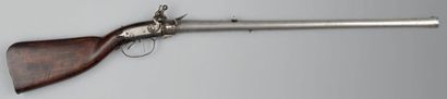 Forte carabine de chasse à silex, chargement...