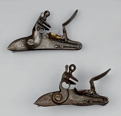 Deux platines à silex de fusils militaires,...