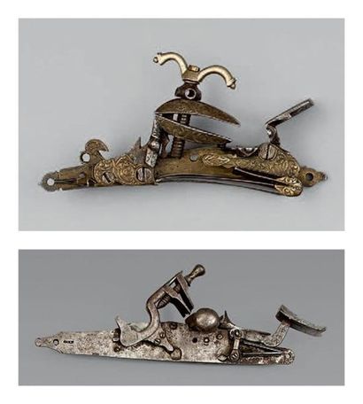 Deux platines de moukalha, l'une à chenapan,...