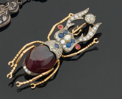 Broche en or et argent, stylisant un coléoptère...