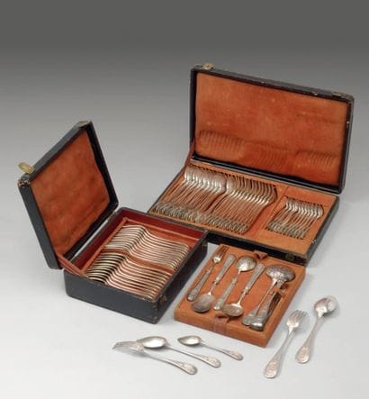 Ménagère en argent de 66 pièces composée...