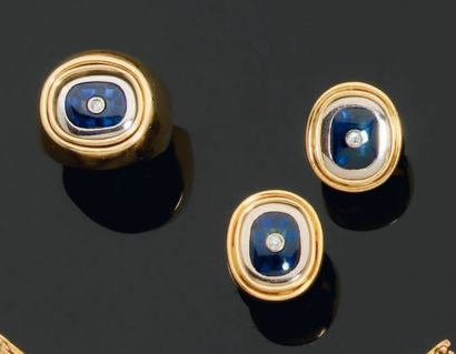 Ensemble en or, composé d'une bague chevalière...