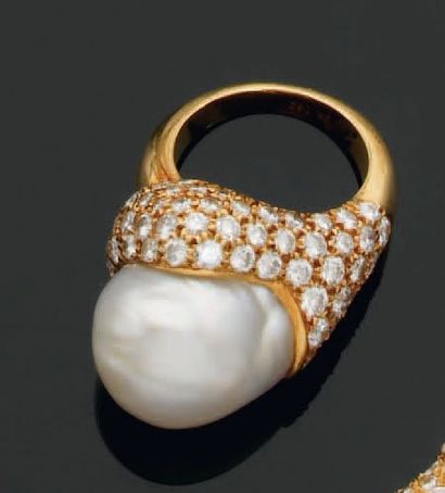 TABBAH Bague en or, ornée d'une importante...