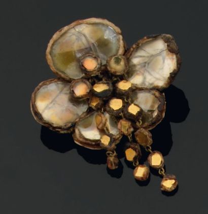LINE VAUTRIN attribué à. Broche fleur en...