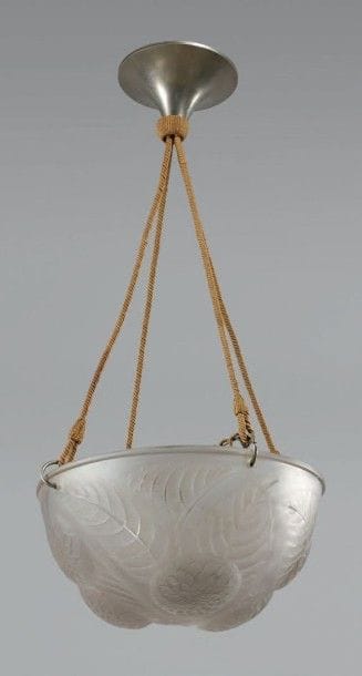 LALIQUE René (1860 - 1945)
Plafonnier «Dahlias»....