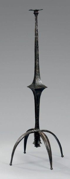 TRAVAIL FRANÇAIS 1925
Lampadaire en fer forgé...