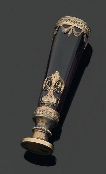 Cachet en vermeil et verre imitant l'améthyste,...
