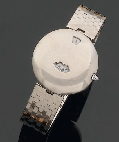 CHAUMET
Montre bracelet en or gris, cadran...