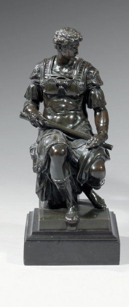 Statuette en bronze ciselé et patiné représentant...