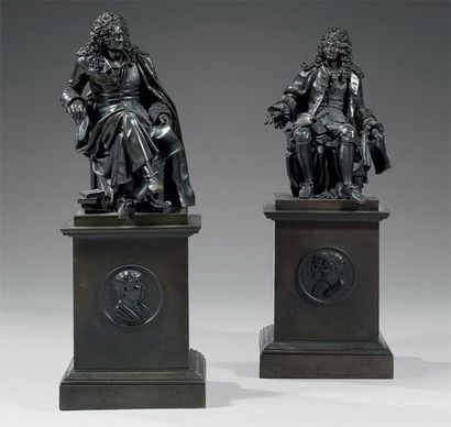 Paire de statuettes en bronze ciselé et patiné...