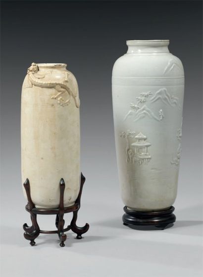 CHINE. Deux vases rouleaux en céramique,...