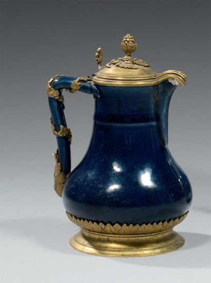 Belle verseuse, en porcelaine de la Chine...