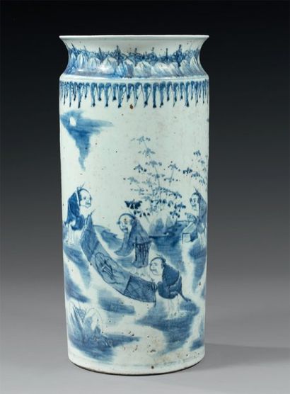 CHINE. Vase rouleau à décor circulaire en...