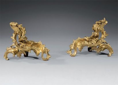 Paire de chenets en bronze ciselé et doré,...