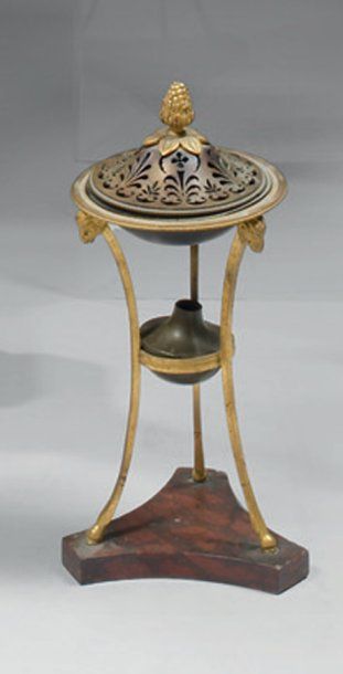 Brûle parfum en bronze ciselé, doré ou patiné...