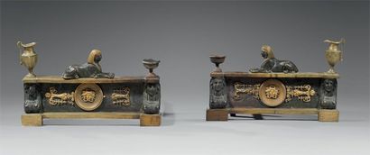Paire de chenets en bronze ciselé, doré ou...