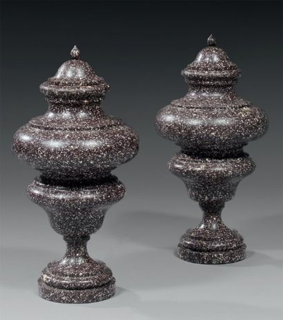 Paire de vases ovoïdes couverts en porphyre...