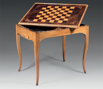 Table à jeux de tric trac en noyer blond...