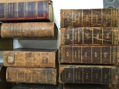 Lot de 25 annuaires militaires, reliures...
