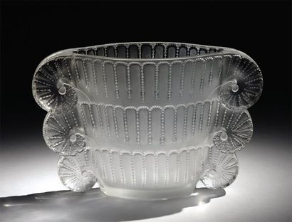 LALIQUE René (1860-1945)
Modèle « Jaffe »....