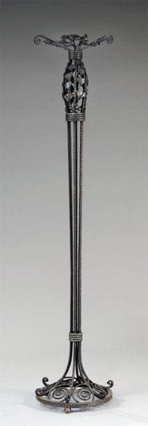 BRANDT Edgar (1880-1960)
Lampadaire en fer...