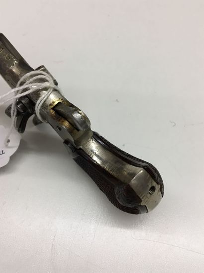 Petit pistolet de cycliste à un coup à percussion...