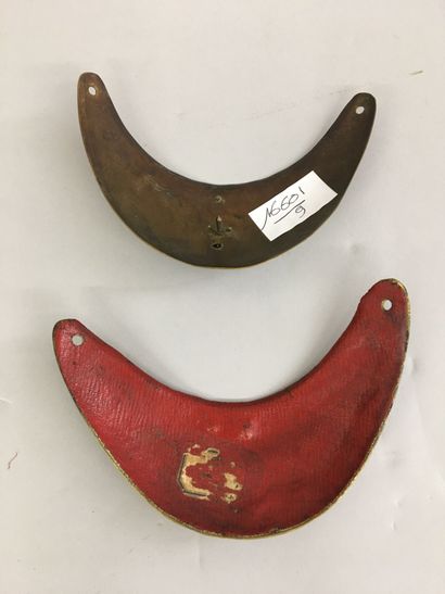 2 hausse-cols d'officiers d'infanterie, l'un...