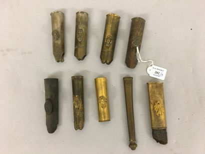 Huit chapes d'épées et une bouterole, en...