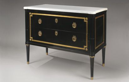 JANSEN
Commode en acajou vernissé noir à...