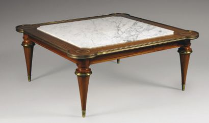 JANSEN
Table de forme carrée en acajou à...