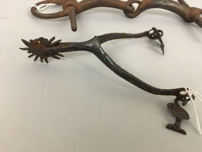 4 étriers de cavalerie en fer forgé du XVIIIe...