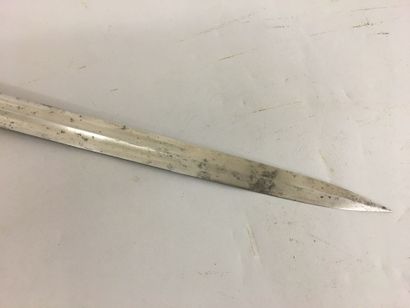 Couteau de chasse, garde en fer à deux quillons...