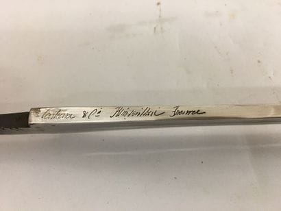Une lame de sabre d'officier de cavalerie...
