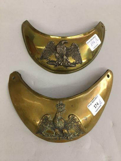 2 hausse-cols d'officiers d'infanterie, l'un...