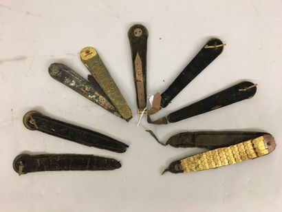 Quatre paires de jugulaires de shako d'officier,...
