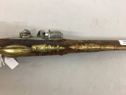 Grand pistolet à silex , canon poinçonné...