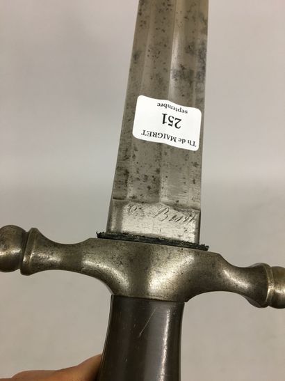 Couteau de chasse, garde en fer à deux quillons...