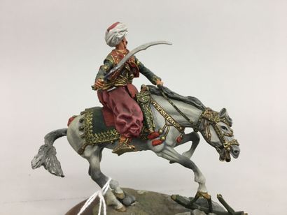 2 petits dioramas avec figures ronde bosse,...