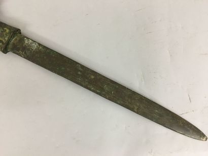 Epée de décoration, garde à antenne en bronze...