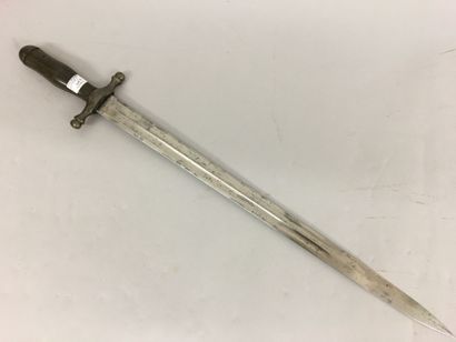 Couteau de chasse, garde en fer à deux quillons...
