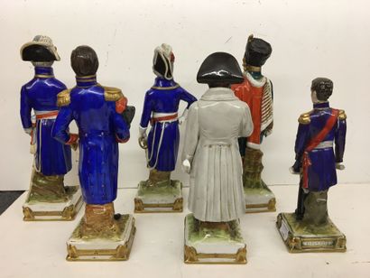 6 figurines en porcelaine peinte à sujet...