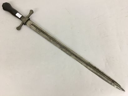 Couteau de chasse, garde en fer à deux quillons...