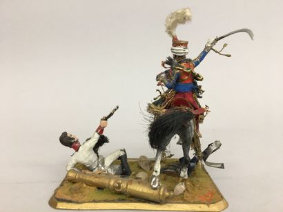 2 petits dioramas avec figures ronde bosse,...